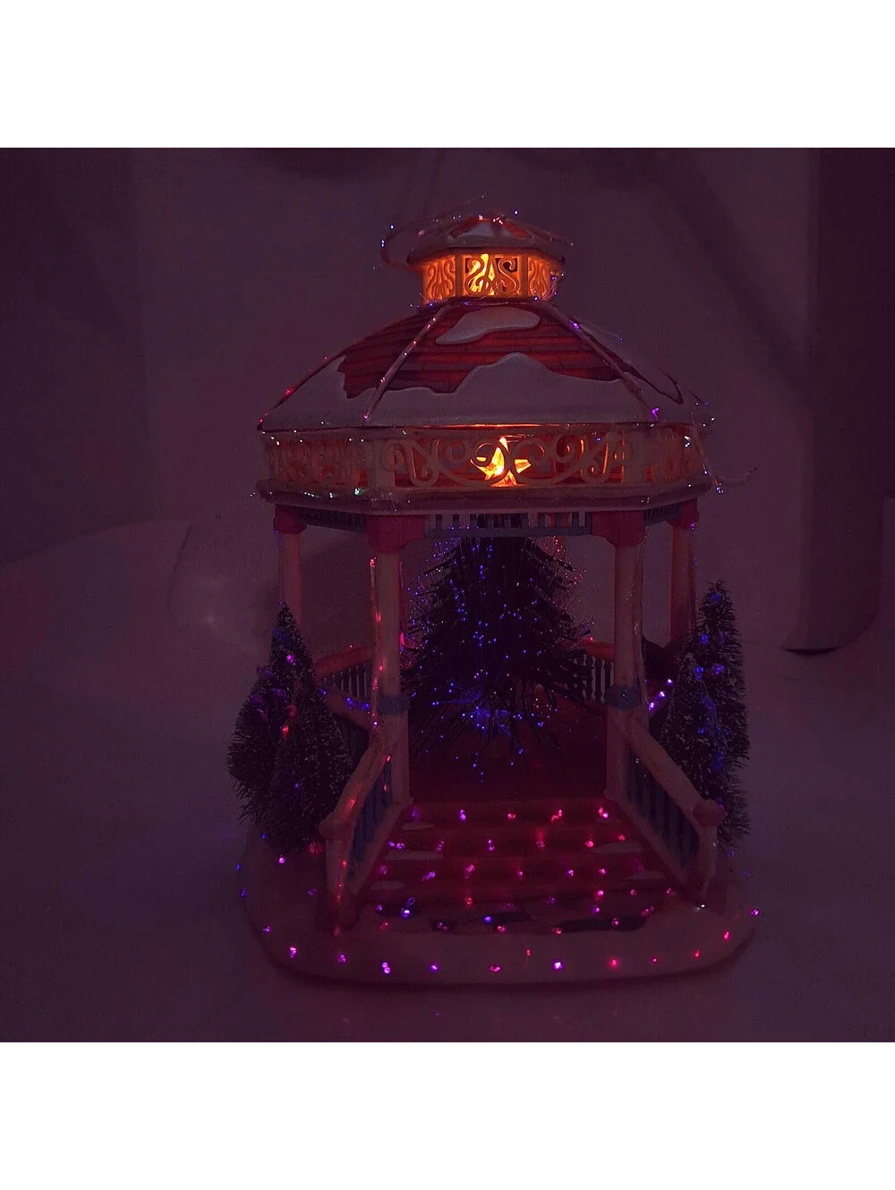 Vintage Avon Gazebo Holiday Splendor Lighted Fiber Optic Christmas village 2002